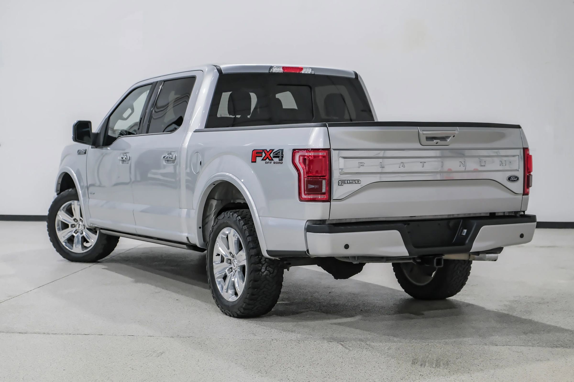 Used 2016 Ford F150 Platinum w/ Equipment Group 701A Luxury AWD/4WD image 8