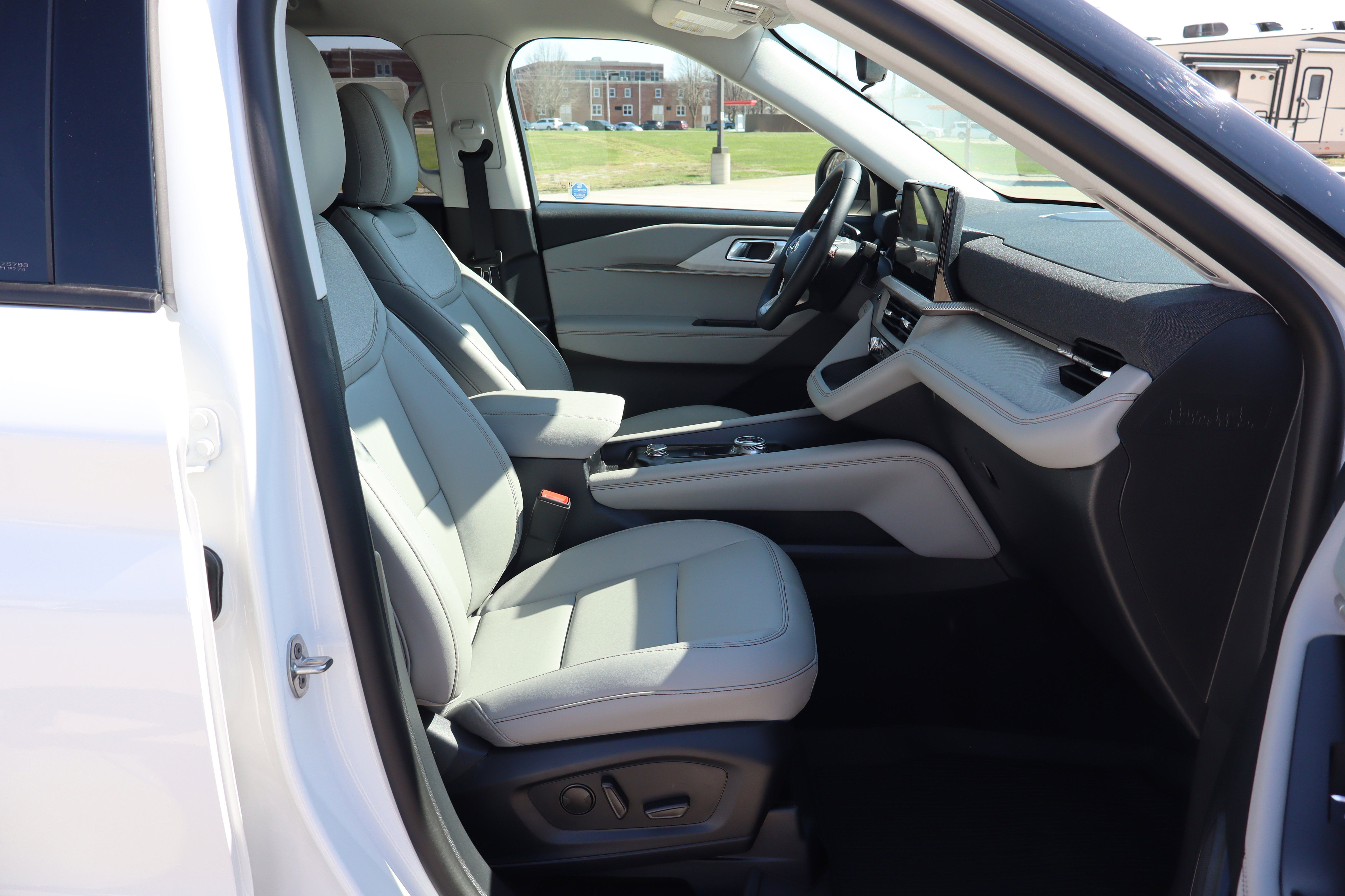 New 2026 Ford Explorer Active w/ Active Comfort Package AWD/4WD image 14