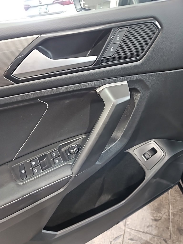 Used 2024 Volkswagen Tiguan SE image 27