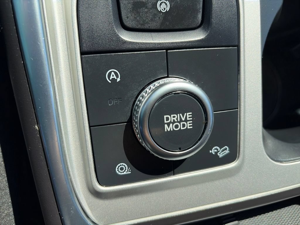 Used 2024 Ford Explorer XLT w/ Equipment Group 202A AWD/4WD image 26