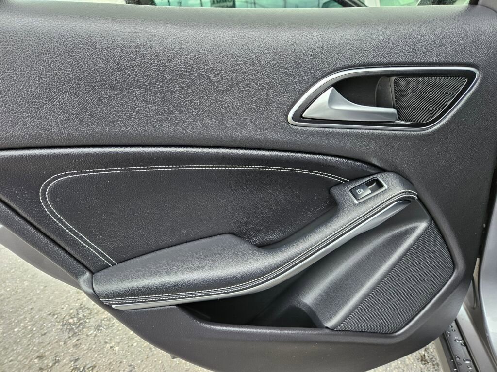 Used 2017 Mercedes-Benz GLA 250 4MATIC image 9