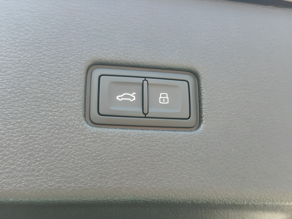 New 2026 Audi SQ8 Premium Plus AWD/4WD image 45