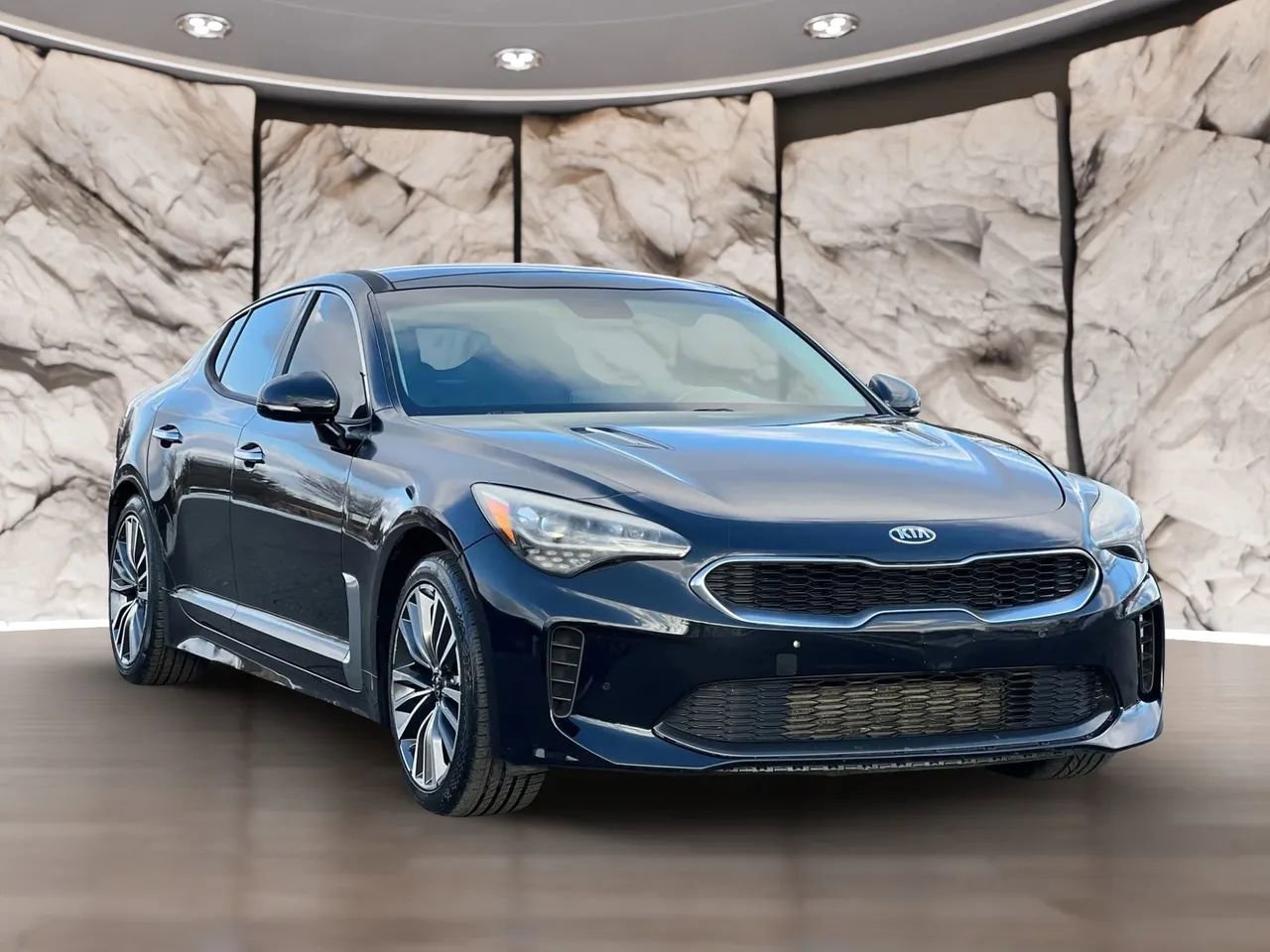 Used 2018 Kia Stinger Premium image 3