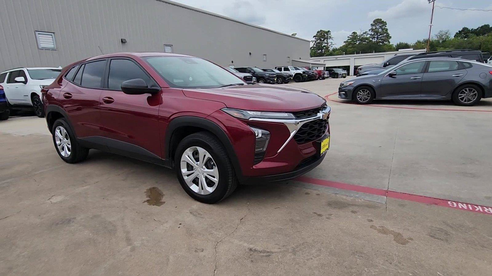 Certified 2025 Chevrolet Trax LS FWD image 2