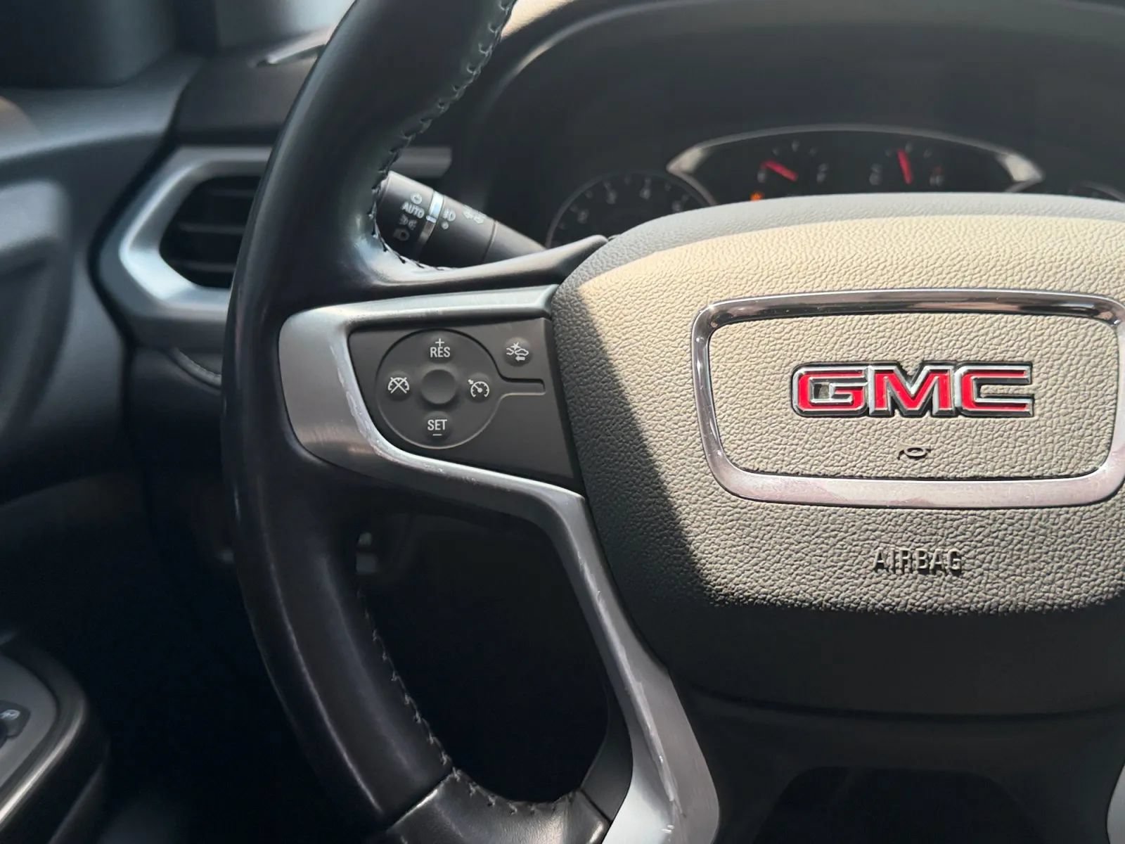 Used 2021 GMC Acadia SLT w/ LPO, Floor Liner Package FWD image 21