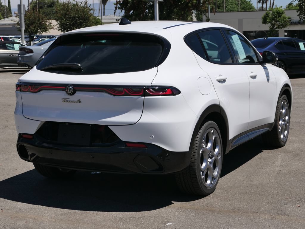 Used 2025 Alfa Romeo Tonale w/ Premium Package AWD/4WD image 3