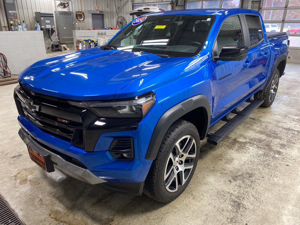 Used 2024 Chevrolet Colorado Z71 w/ Z71 Convenience Package 2 AWD/4WD image 5
