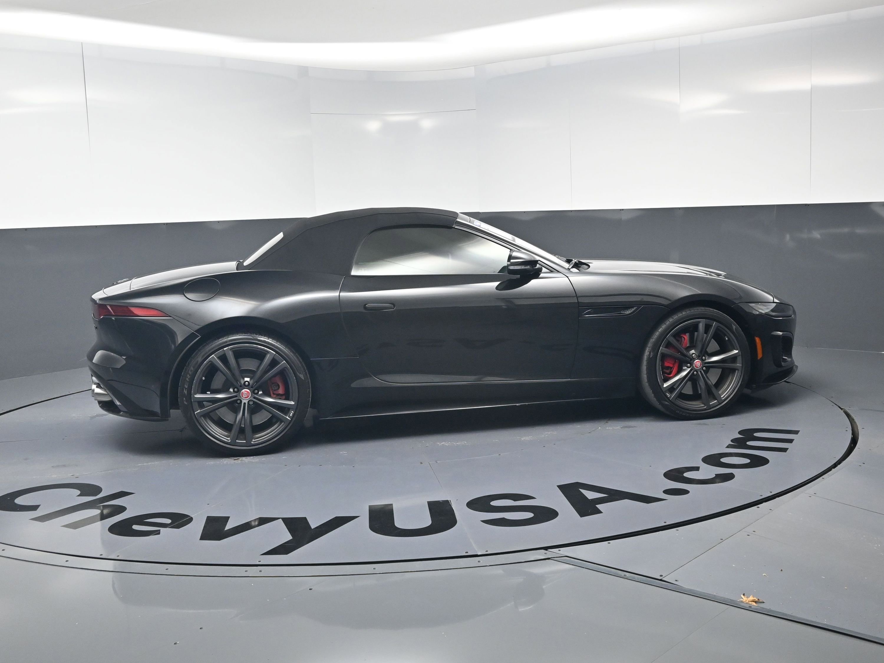Used 2021 Jaguar F-TYPE R image 10