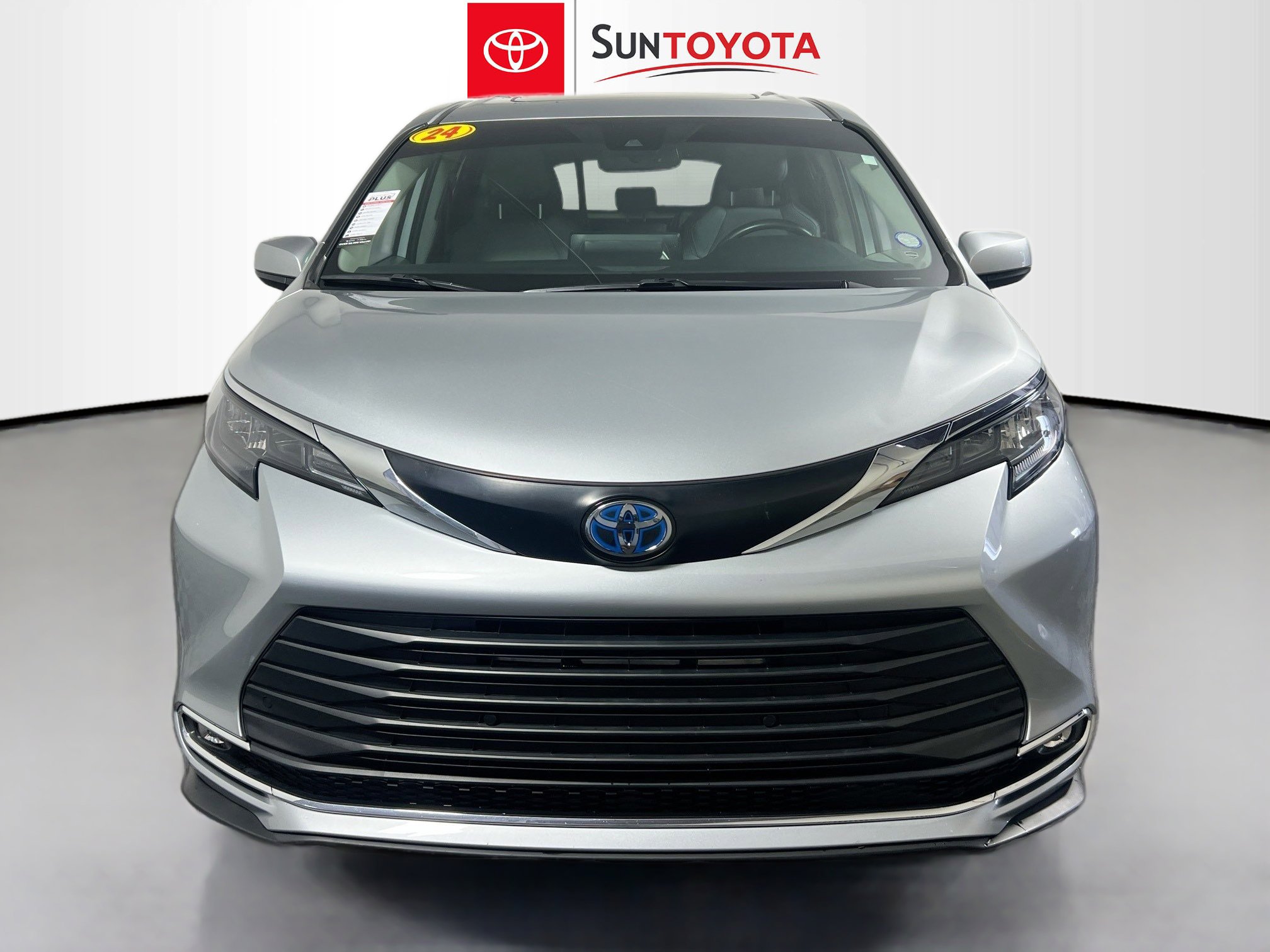 Used 2024 Toyota Sienna XLE FWD image 10