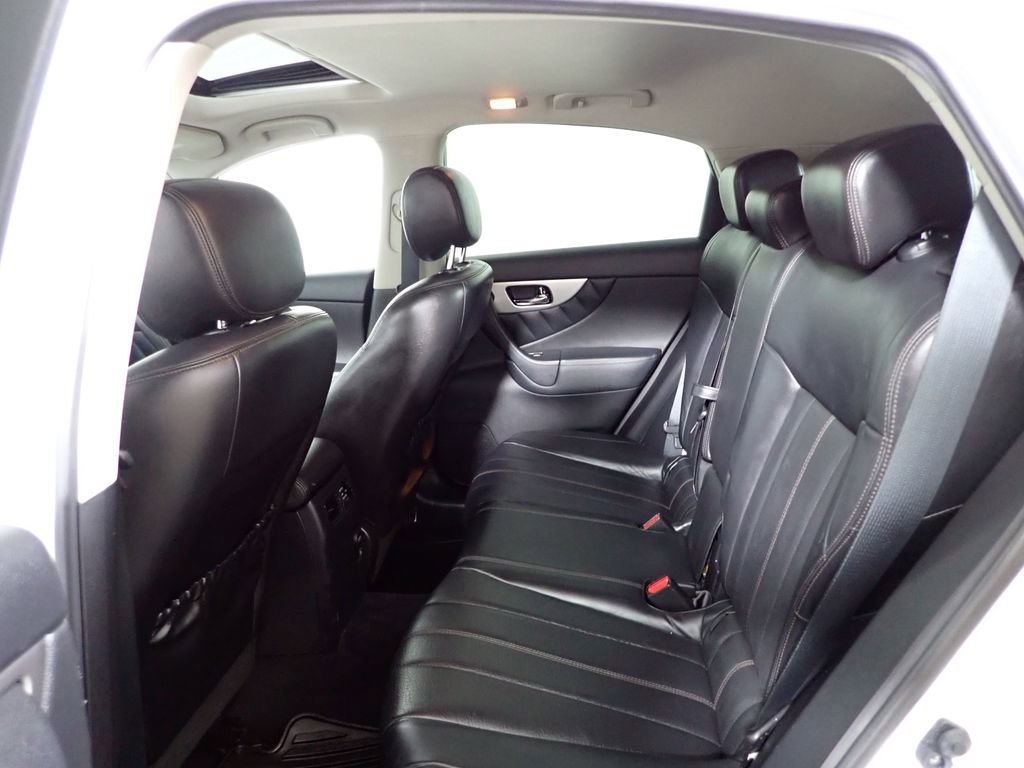 Used 2017 INFINITI QX70 AWD w/ Premium Package image 30