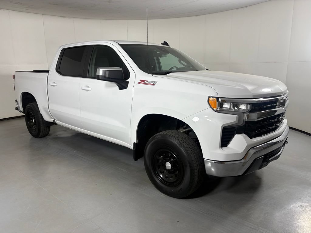 Certified 2022 Chevrolet Silverado 1500 LT AWD/4WD image 2