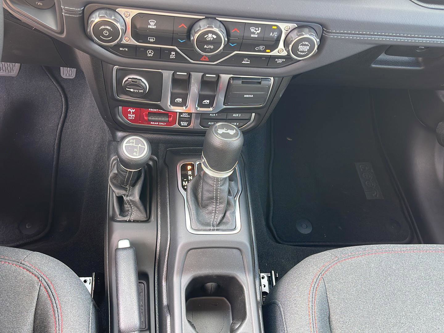 New 2025 Jeep Wrangler Rubicon AWD/4WD image 25