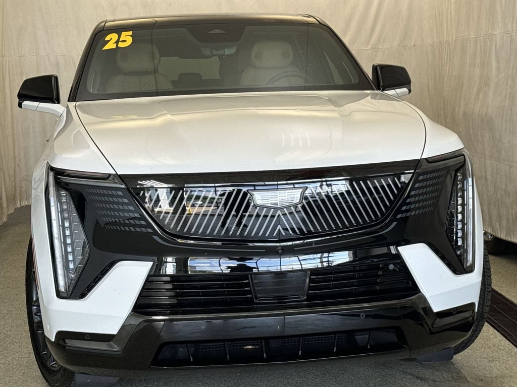 Used 2025 Cadillac Escalade IQ Sport 2 w/ LPO, ONYX Package AWD/4WD image 4