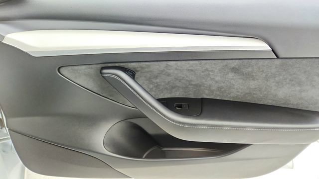 Used 2023 Tesla Model 3 Performance image 24