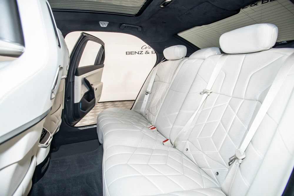 Used 2023 BMW 760i xDrive AWD/4WD image 15