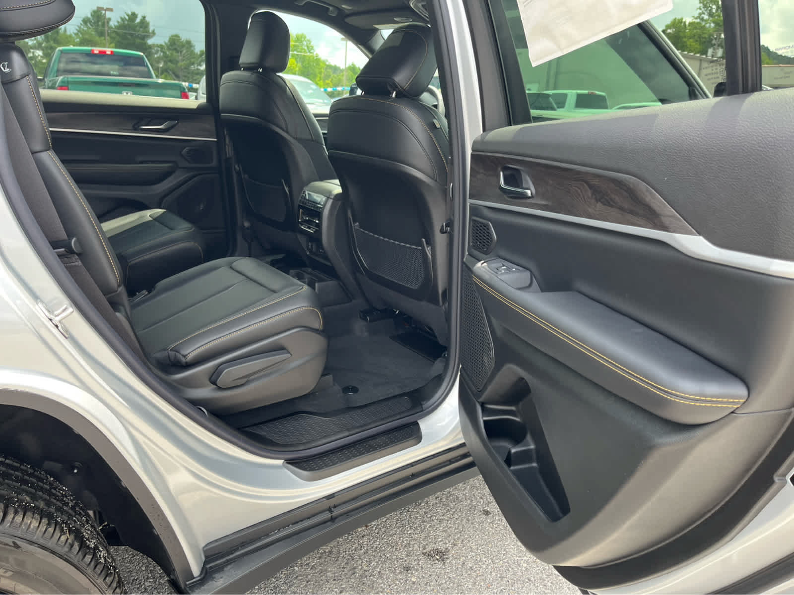 New 2026 Jeep Grand Cherokee L Limited AWD/4WD image 30