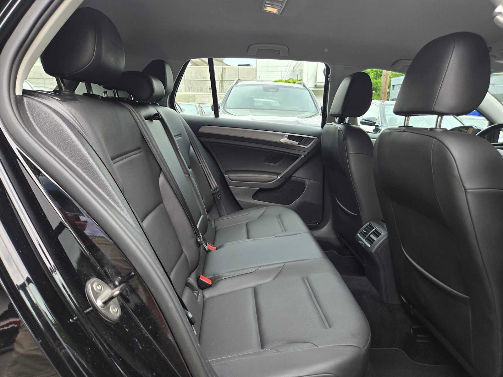 Used 2015 Volkswagen Golf S FWD image 12