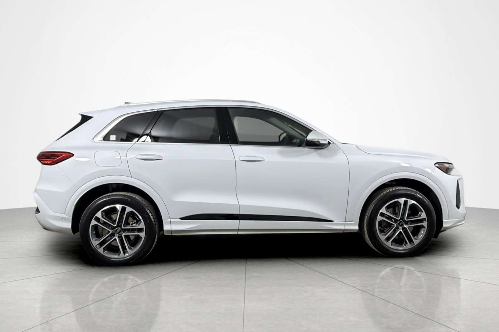 Used 2025 Audi Q5 Premium w/ Convenience Package AWD/4WD image 6