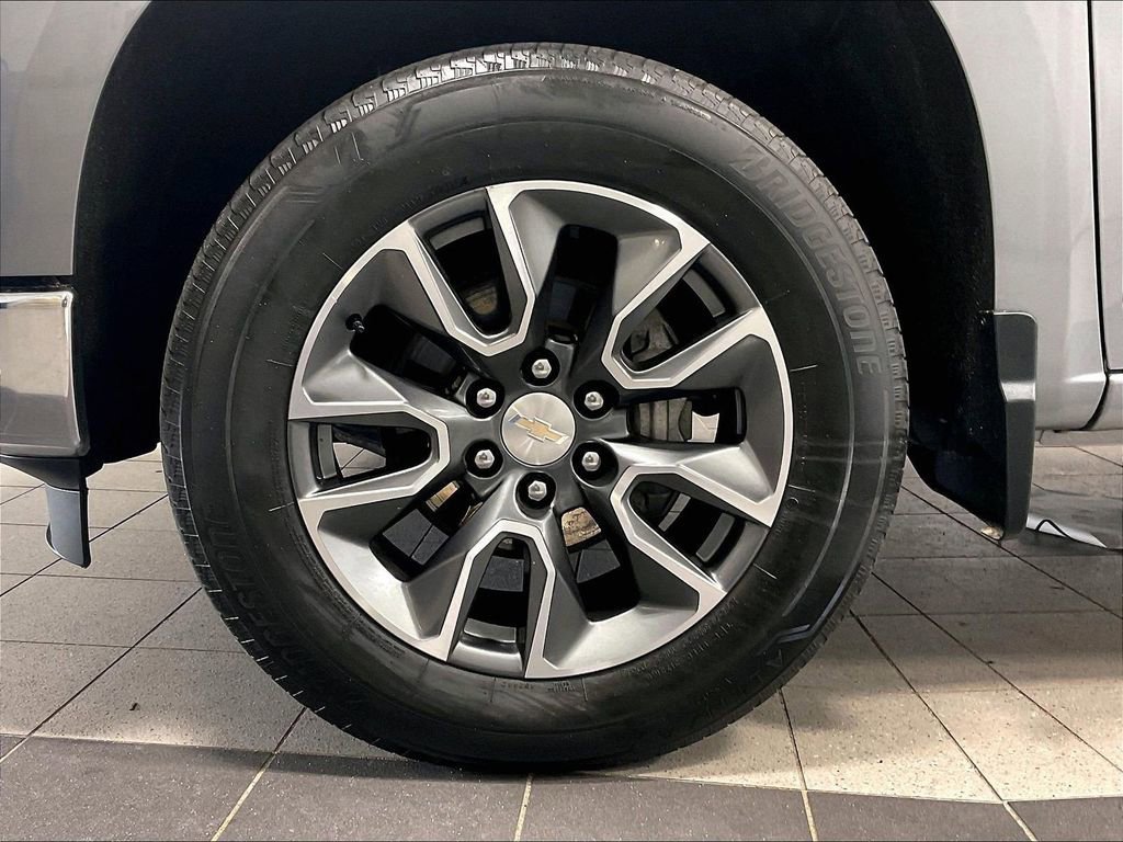 Used 2023 Chevrolet Silverado 1500 LT AWD/4WD image 7