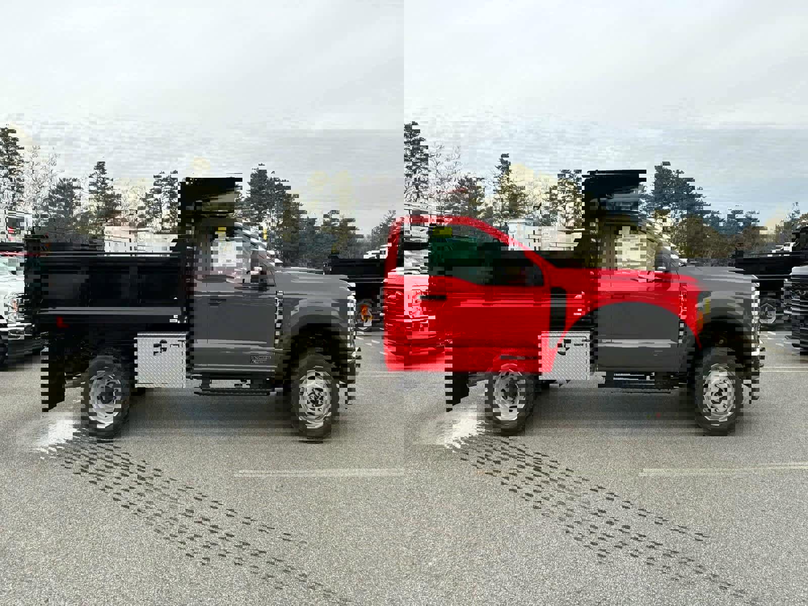 New 2026 Ford F550 4x4 Regular Cab Super Duty image 5