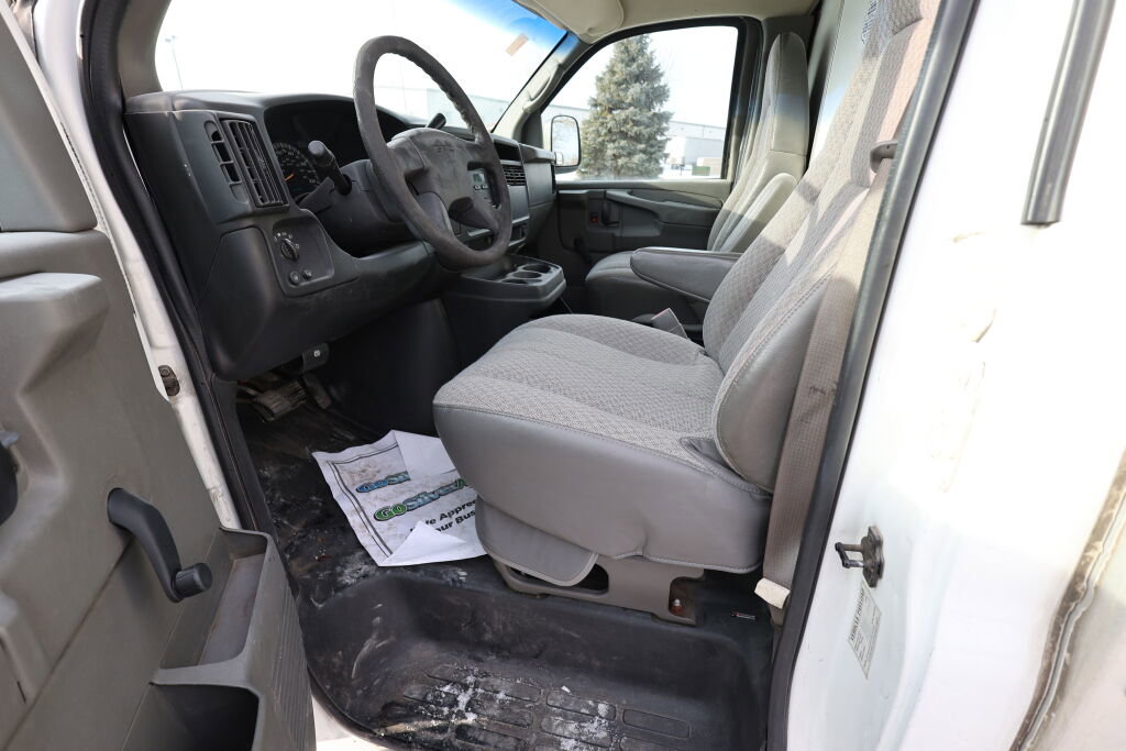 Used 2004 GMC Savana 3500 image 12