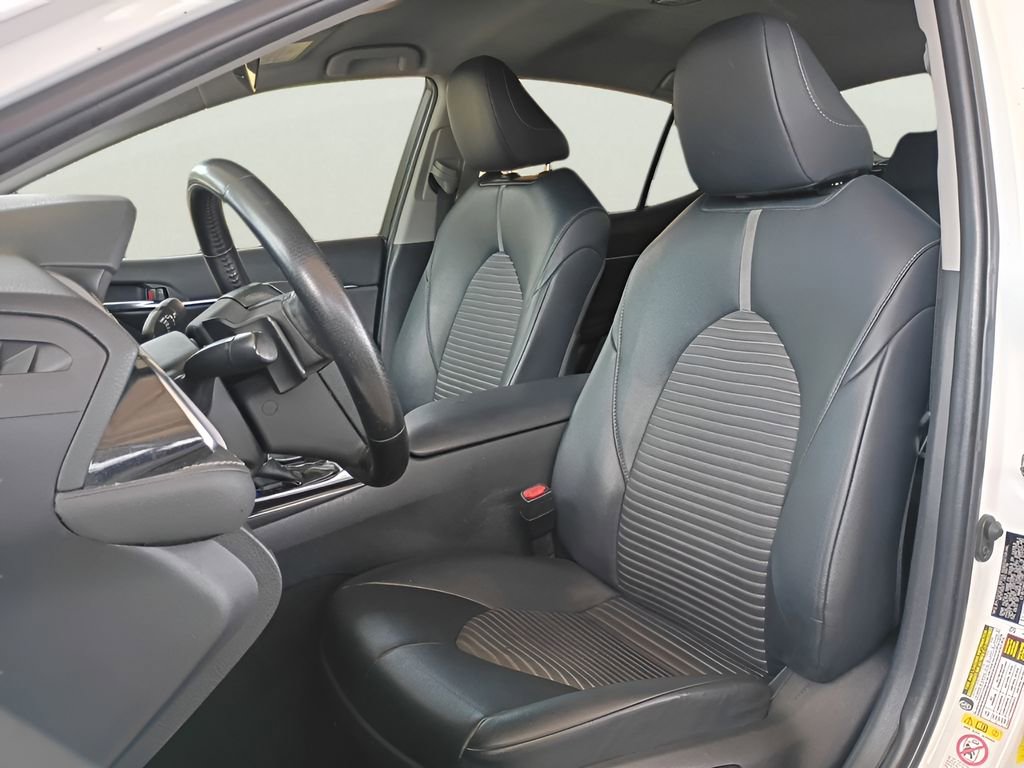 Used 2018 Toyota Camry SE FWD image 3