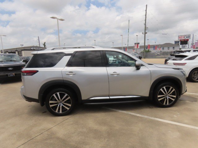 Used 2024 Nissan Pathfinder Platinum w/ Lighting Package (N93) FWD image 8