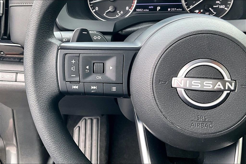 Used 2024 Nissan Pathfinder S image 24