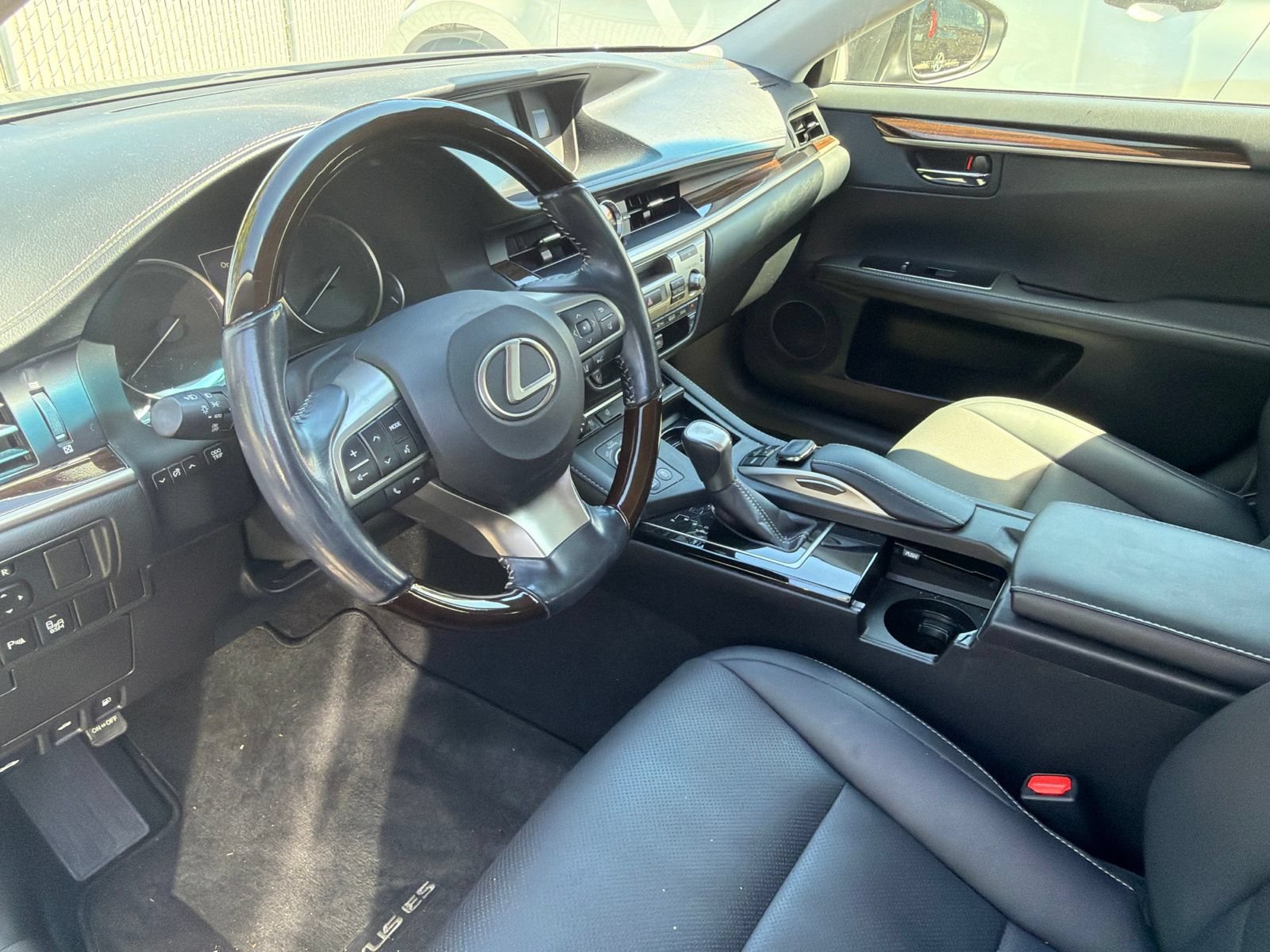 Used 2016 Lexus ES 300h w/ Navigation System Package FWD image 5