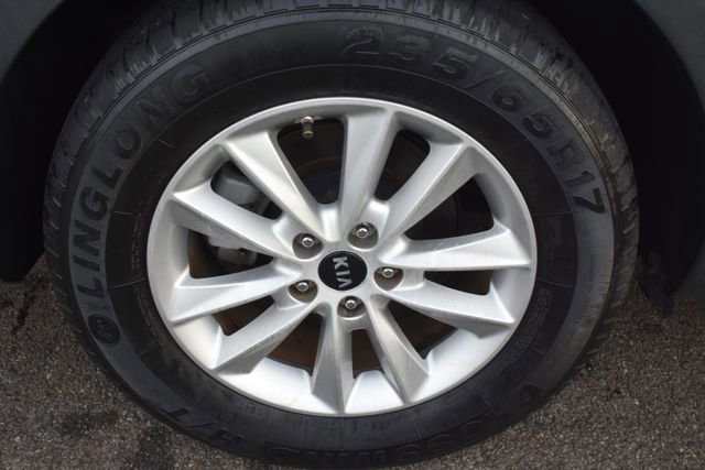 Used 2020 Kia Sorento LX image 44