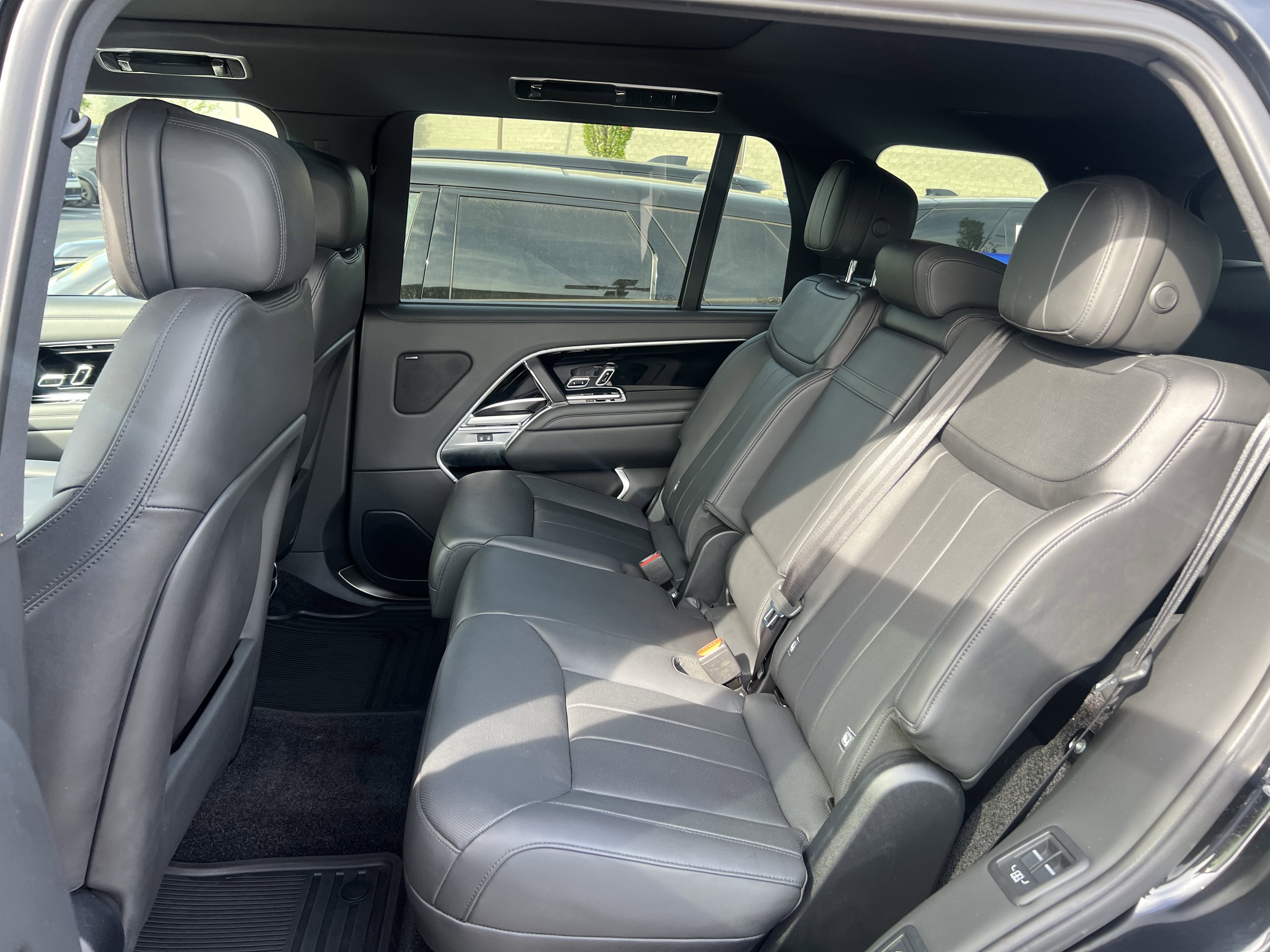 Certified 2024 Land Rover Range Rover Long Wheelbase SE image 29