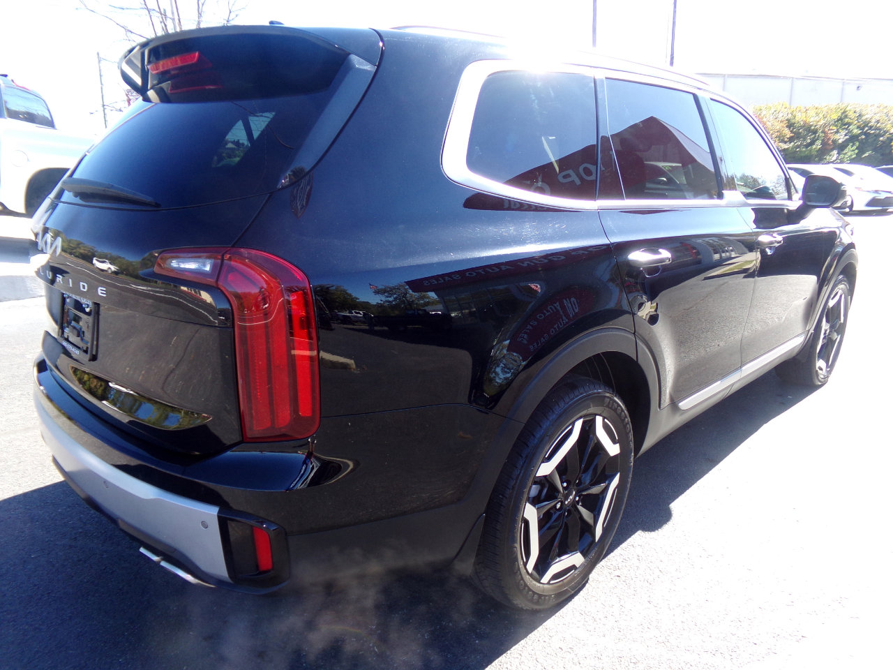 Used 2023 Kia Telluride S w/ S Sunroof Package image 3