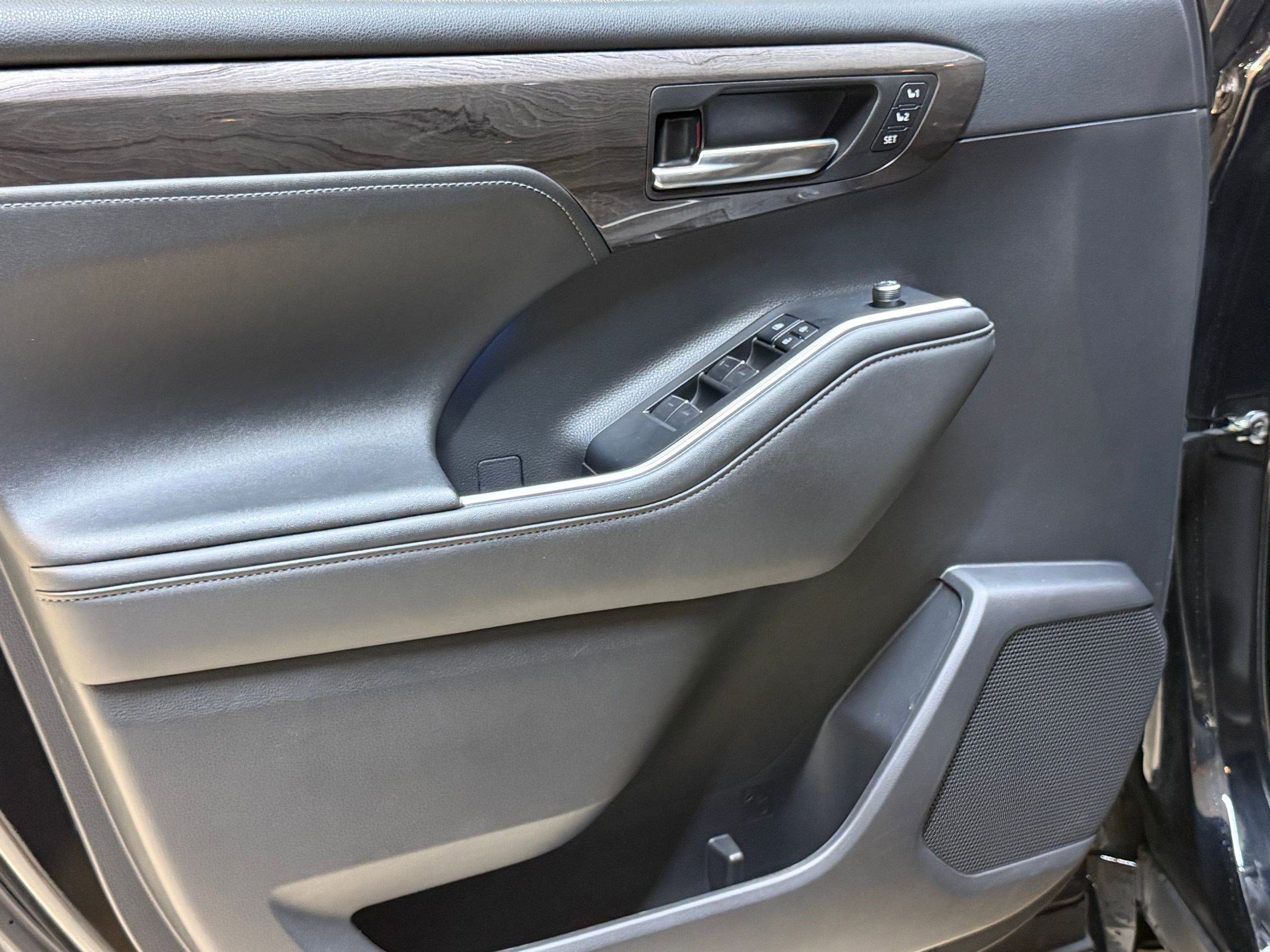 Used 2021 Toyota Highlander Platinum image 13