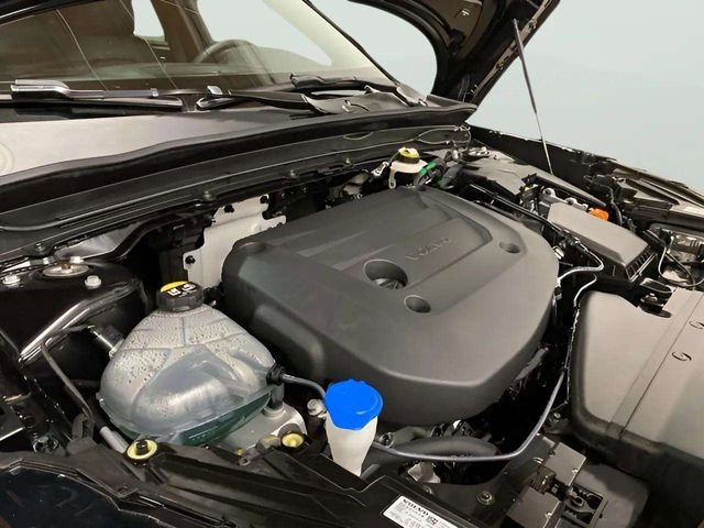 Used 2025 Volvo XC40 B5 Plus image 83