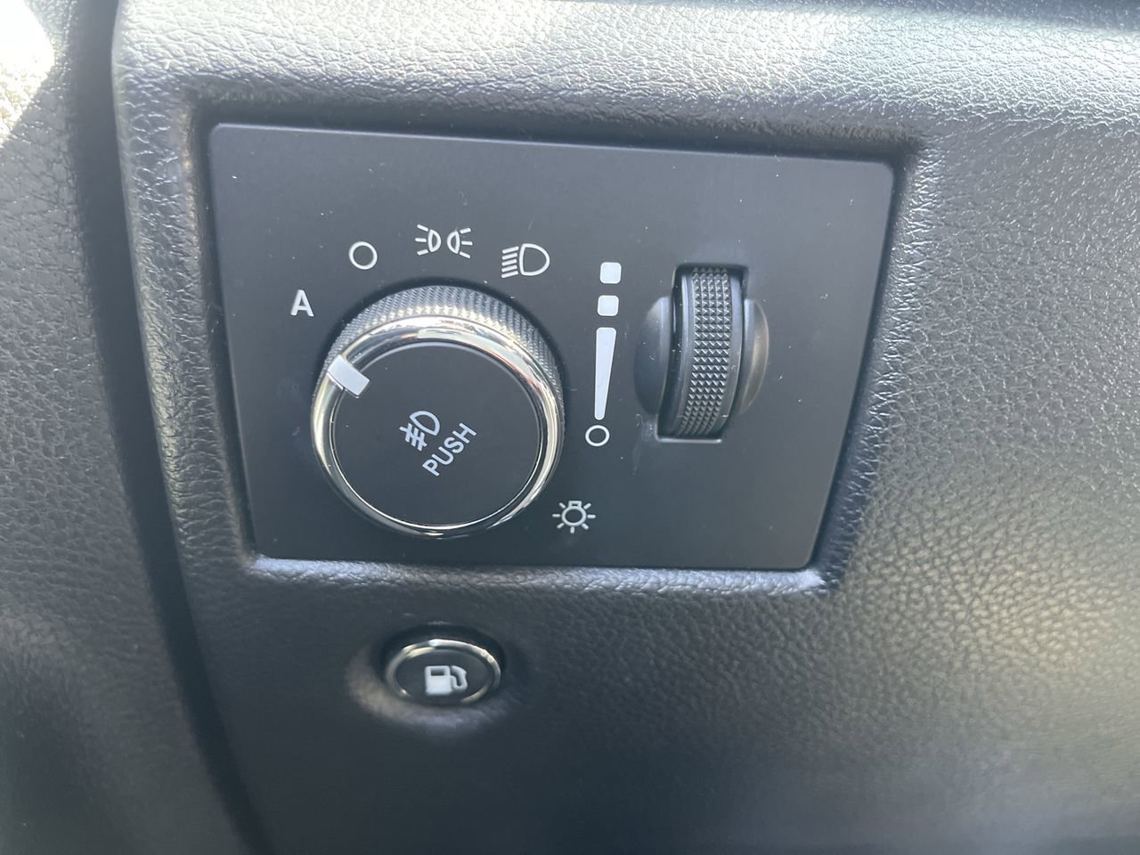 Used 2021 Jeep Grand Cherokee Laredo X RWD image 18
