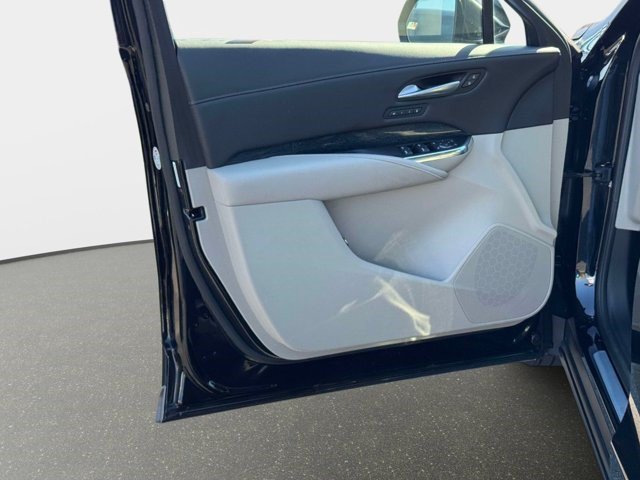 Certified 2023 Cadillac XT4 Premium Luxury w/ LPO, ONYX Package AWD/4WD image 18