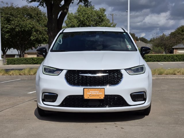 Used 2024 Chrysler Pacifica Touring-L FWD image 2