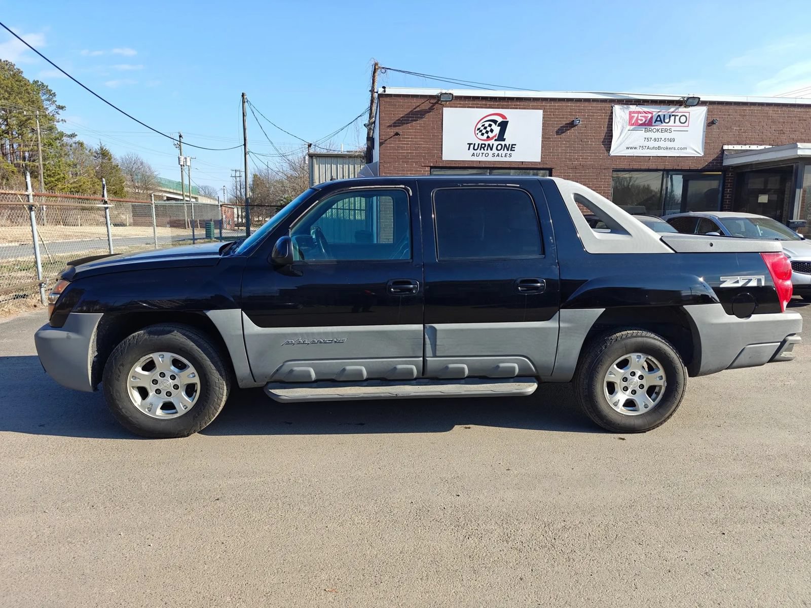 Used 2002 Chevrolet Avalanche 4x4 w/ Off-Road Suspension Pkg