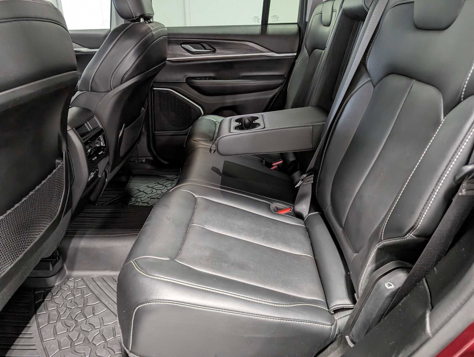 Used 2022 Jeep Grand Cherokee Limited image 16