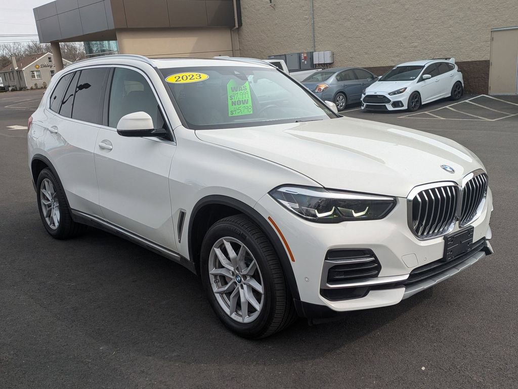 Used 2023 BMW X5 xDrive40i w/ Premium Package image 3