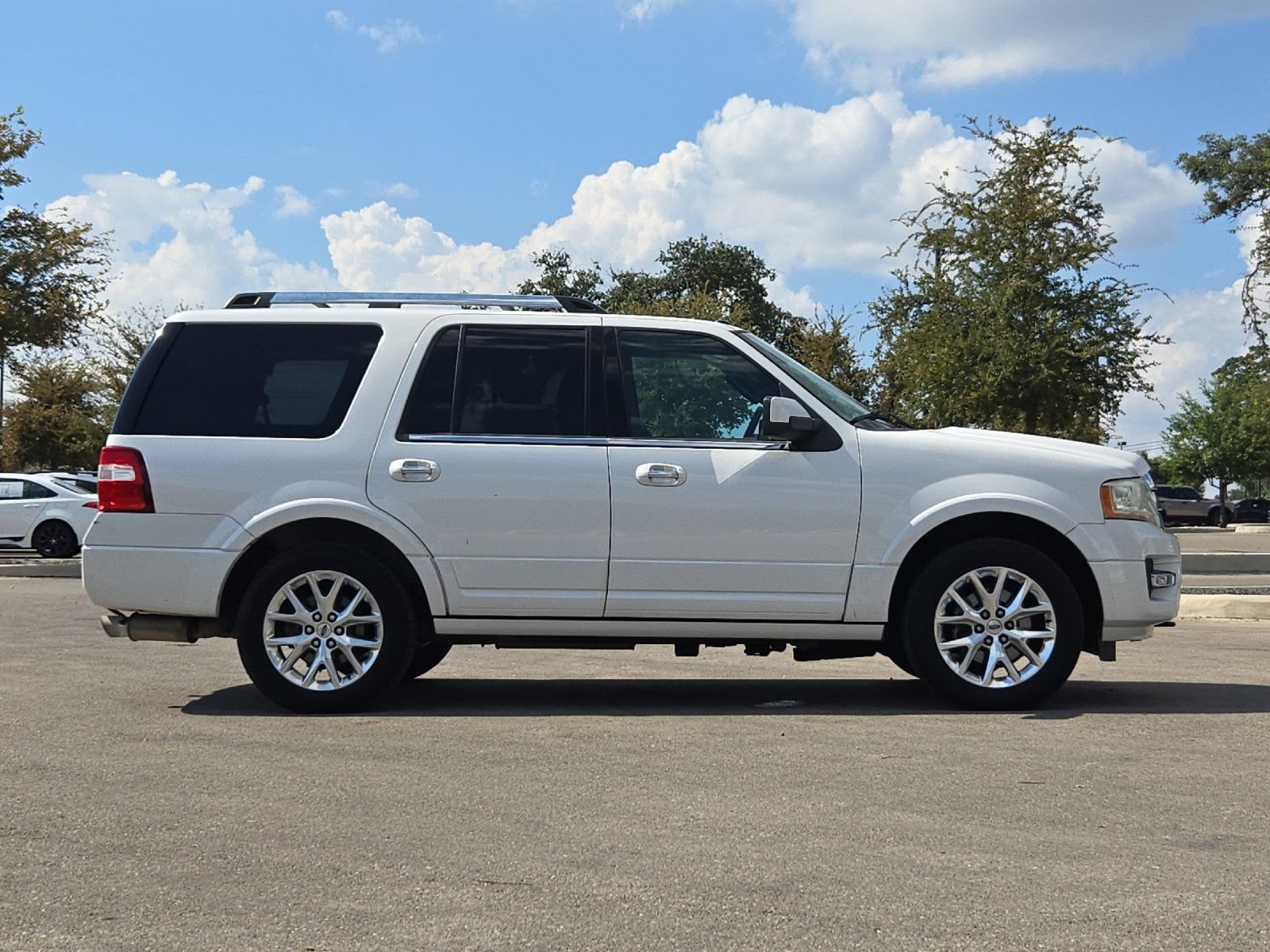 Used 2015 Ford Expedition Limited w/ Equipment Group 301A AWD/4WD image 6