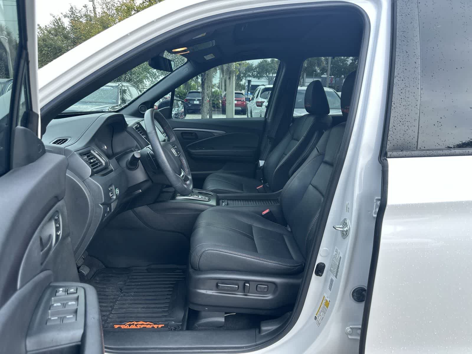 Used 2023 Honda Passport TrailSport image 2
