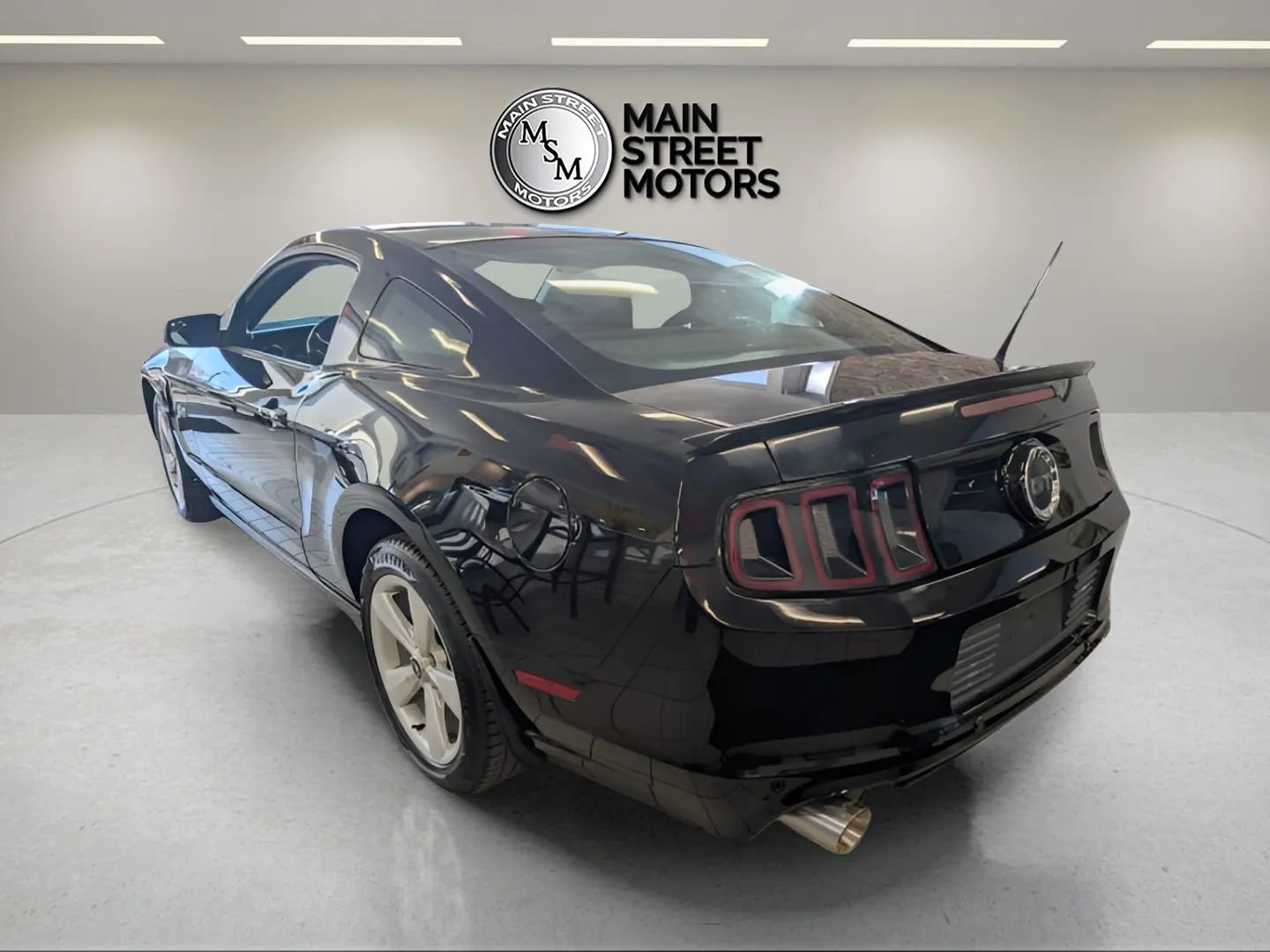 Used 2013 Ford Mustang GT image 4