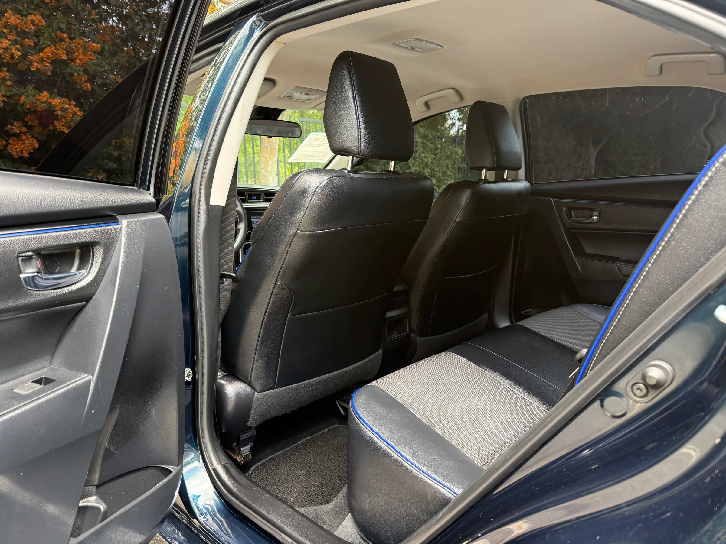 Used 2019 Toyota Corolla SE w/ Carpet Mat Package (TMS) FWD image 14