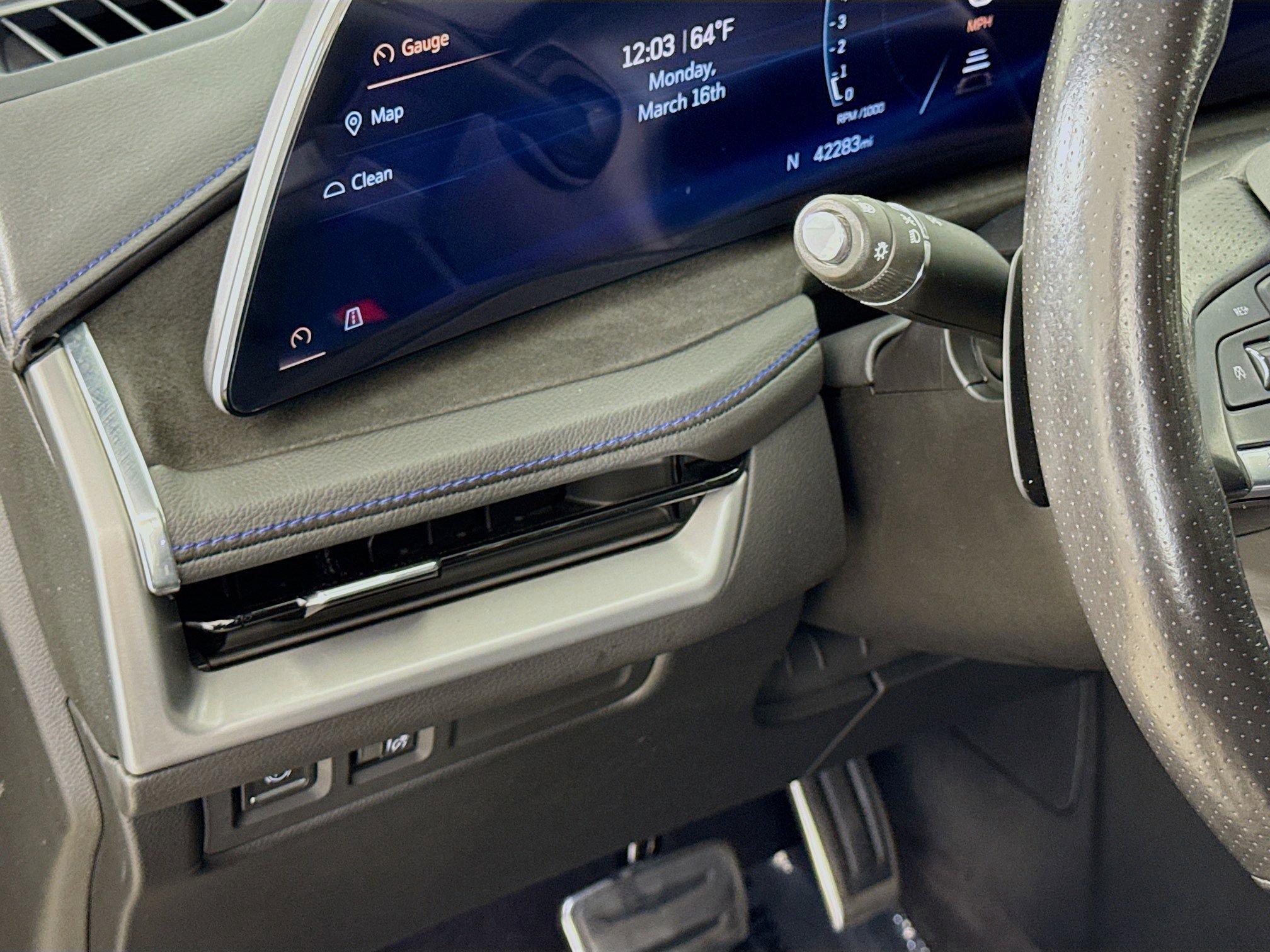 Used 2024 Cadillac XT4 Sport w/ Cold Weather Package image 10