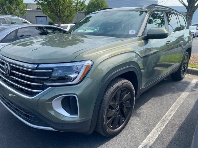 Used 2026 Volkswagen Atlas SE w/ Panoramic Sunroof Package FWD image 2