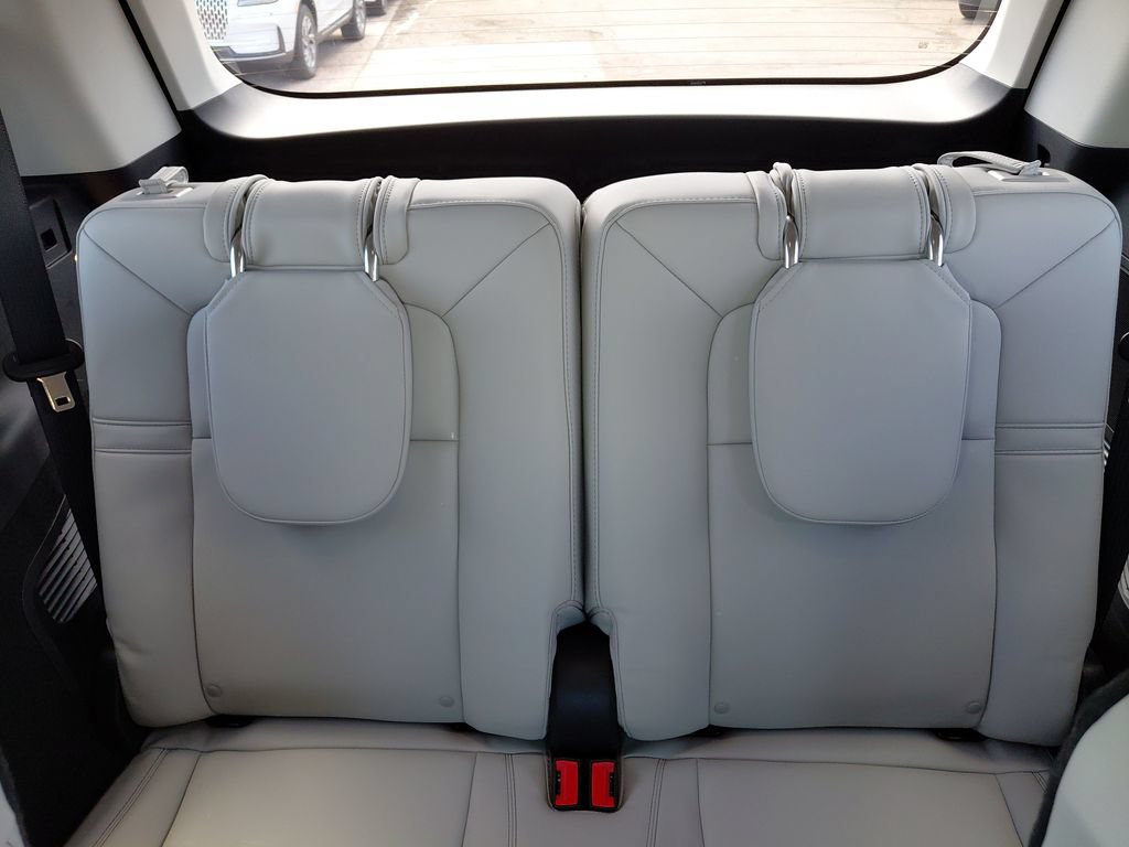 New 2026 Lincoln Aviator AWD w/ Jet Appearance Package image 31