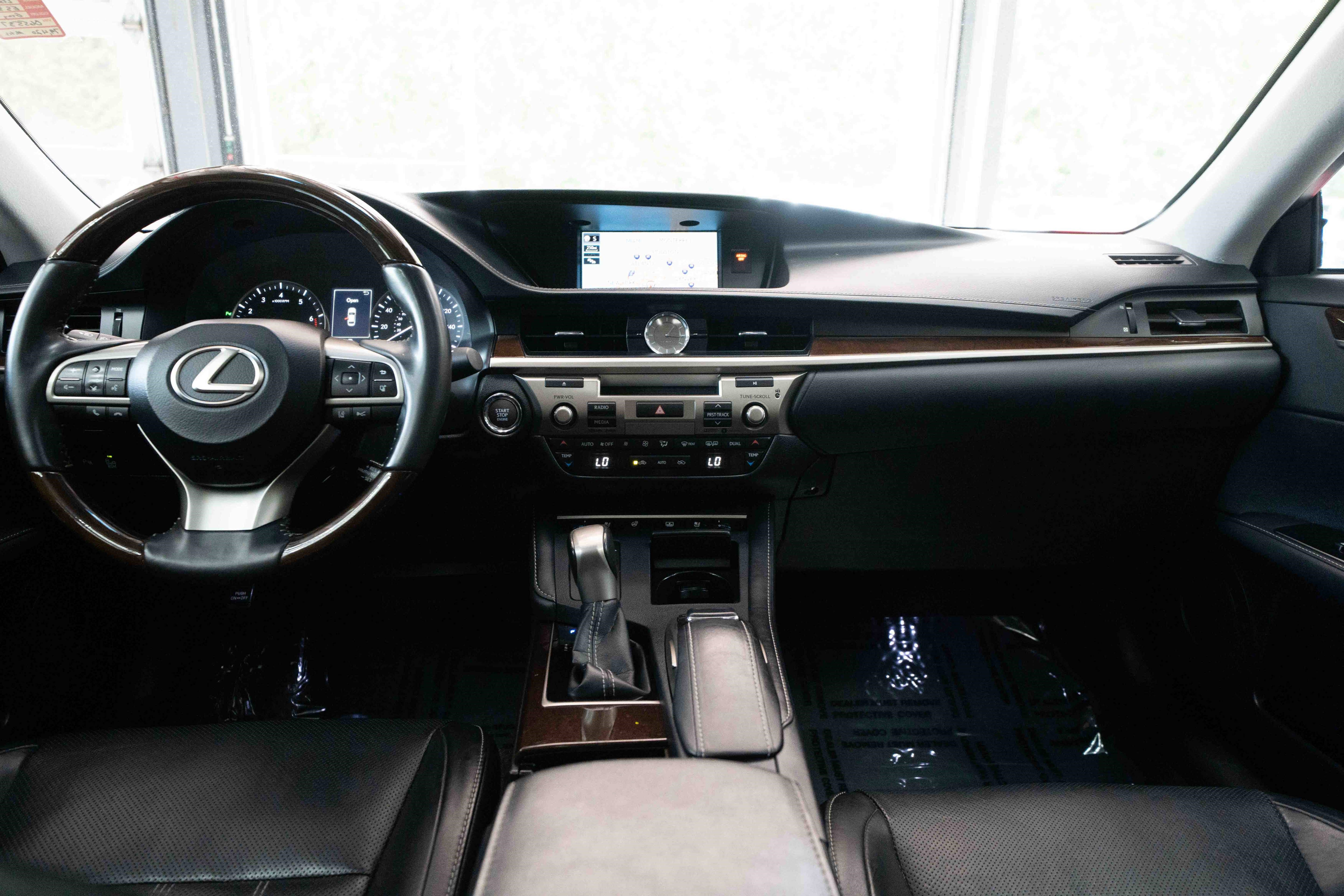 Used 2017 Lexus ES 350 w/ Luxury Package FWD image 20