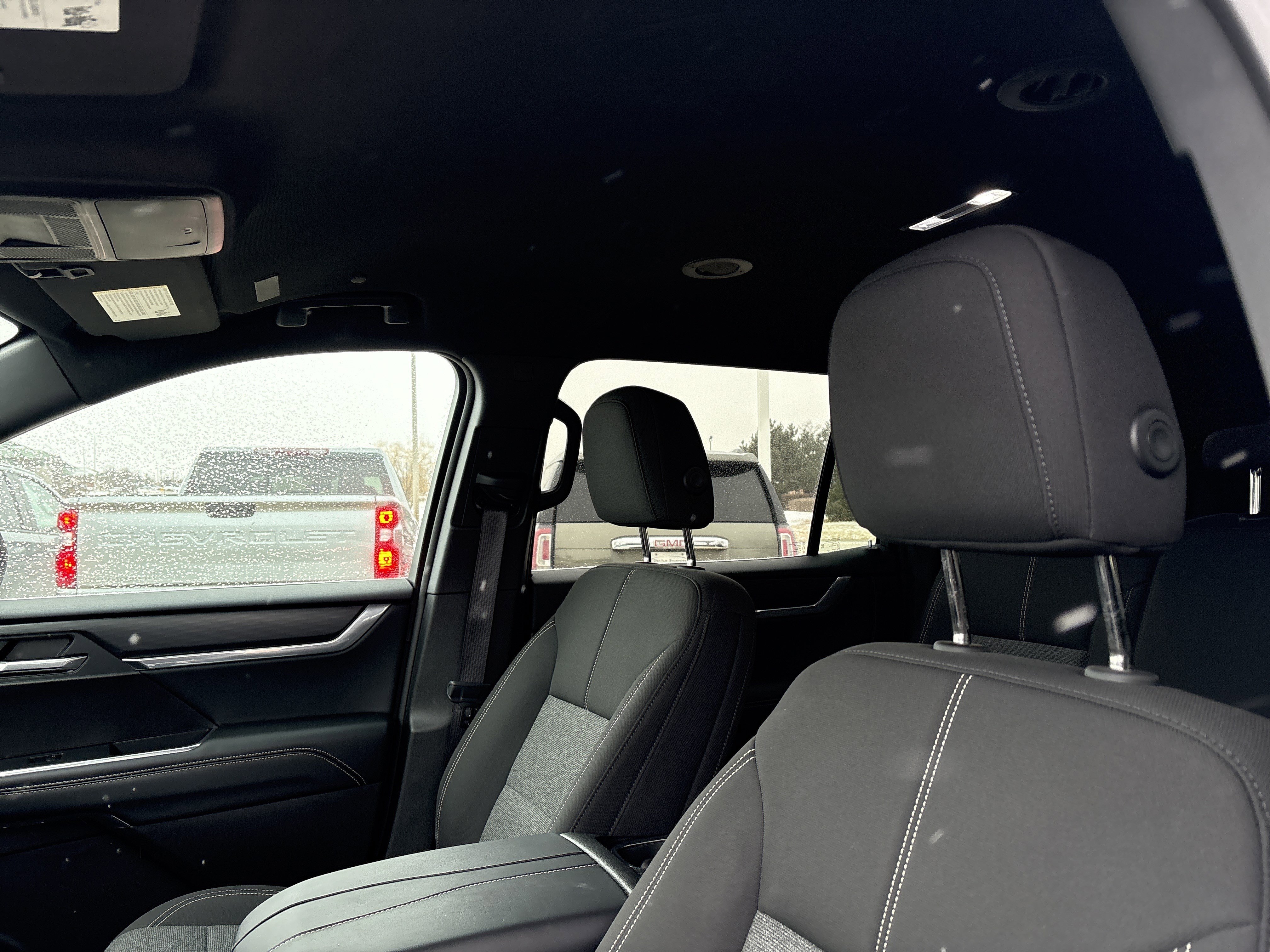 Used 2025 GMC Acadia Elevation image 11