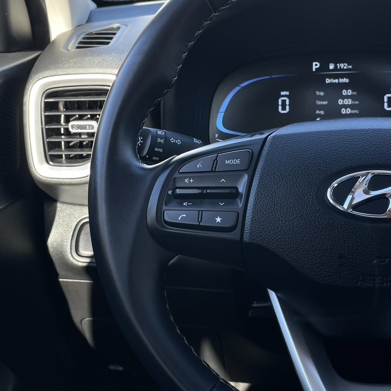 Used 2025 Hyundai Venue SEL image 13